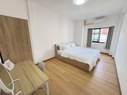 Modernes 3-Zimmer-Reihenhaus zur Miete in Cherngtalay, Phuket