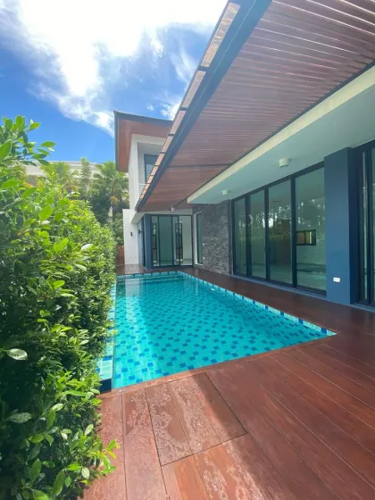 Private Poolvilla mit 3 Schlafzimmern und 4 Bädern zur Miete in Kathu