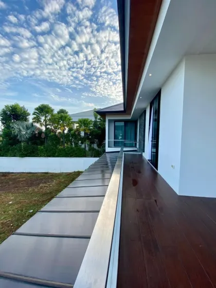 Private Poolvilla mit 3 Schlafzimmern und 4 Bädern zur Miete in Kathu
