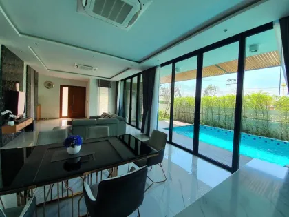 Private Poolvilla mit 3 Schlafzimmern und 4 Bädern zur Miete in Kathu