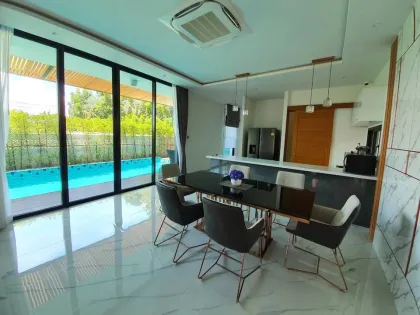 Private Poolvilla mit 3 Schlafzimmern und 4 Bädern zur Miete in Kathu