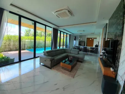 Private Poolvilla mit 3 Schlafzimmern und 4 Bädern zur Miete in Kathu