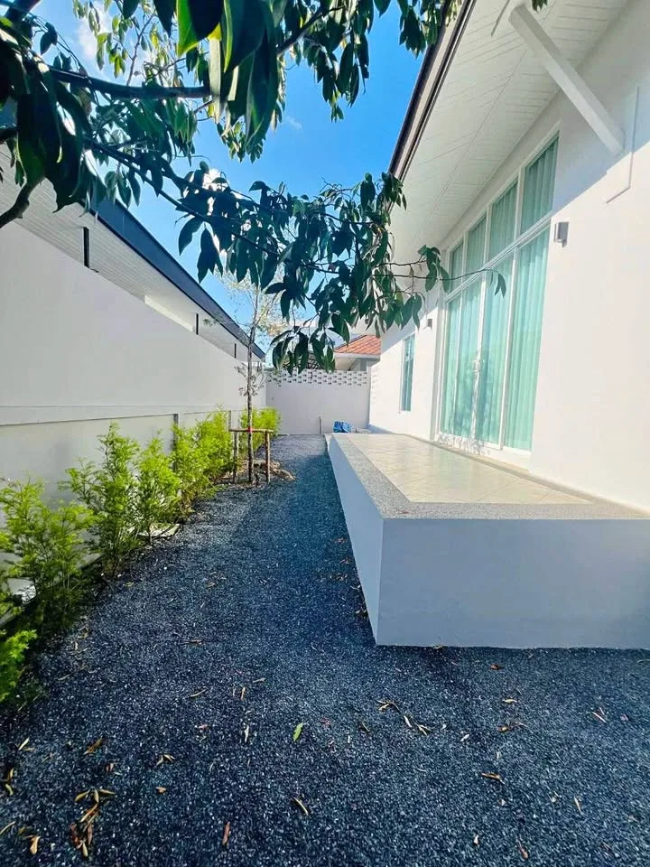 Villa con piscina de 3 dormitorios y 4 baños en alquiler en Pa Klok, Phuket