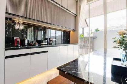 Villa con piscina de 3 dormitorios y 4 baños en alquiler en Pa Klok, Phuket