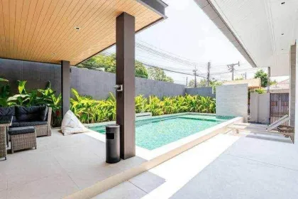 Villa con piscina de 3 dormitorios y 4 baños en alquiler en Pa Klok, Phuket