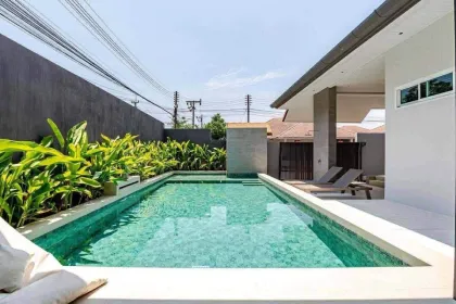 Villa con piscina de 3 dormitorios y 4 baños en alquiler en Pa Klok, Phuket