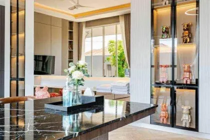 Villa con piscina de 3 dormitorios y 4 baños en alquiler en Pa Klok, Phuket