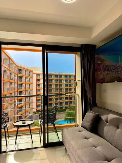 Stilvolles Studio mit Poolblick im 777 Beach Condo, Mai Khao