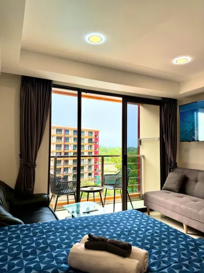 Stilvolles Studio mit Poolblick im 777 Beach Condo, Mai Khao