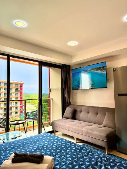 Stilvolles Studio mit Poolblick im 777 Beach Condo, Mai Khao