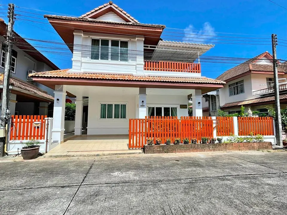 บ้านวิลล่ากว้างขวาง 4 ห้องนอนให้เช่าริมน้ำตกกะทู้