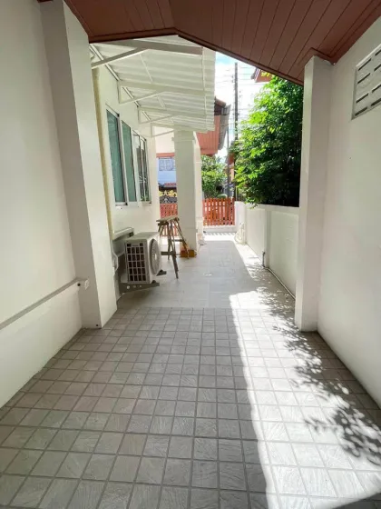 Amplia villa de 4 habitaciones en alquiler cerca de la cascada de Kathu