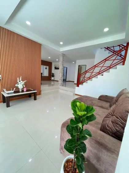 Amplia villa de 4 habitaciones en alquiler cerca de la cascada de Kathu