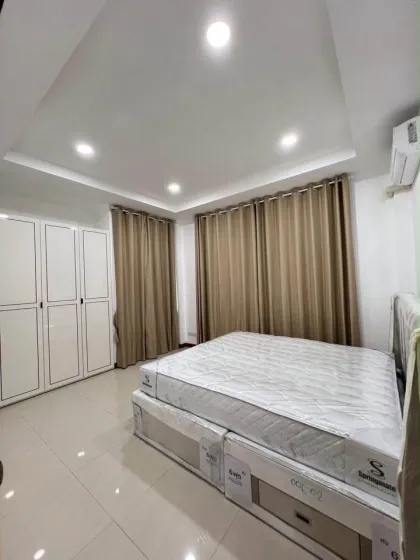 Amplia villa de 4 habitaciones en alquiler cerca de la cascada de Kathu