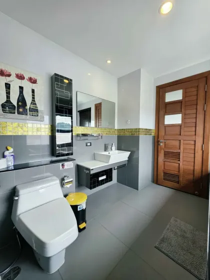 1 Schlafzimmer, 2 Badezimmer Wohnung zur Miete in Chalong Miracle Condo