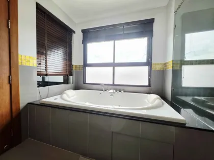 1 Schlafzimmer, 2 Badezimmer Wohnung zur Miete in Chalong Miracle Condo