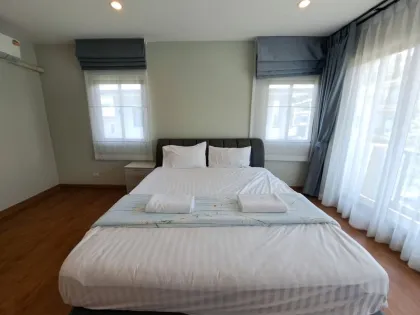Luxuriöse freistehende 3-Zimmer-Villa mit Bergblick in Kathu
