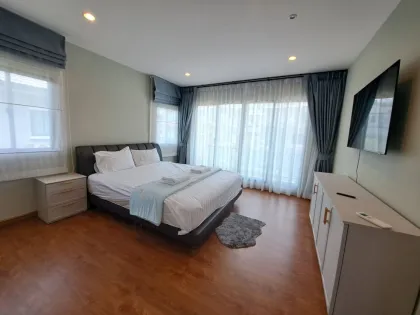 Luxuriöse freistehende 3-Zimmer-Villa mit Bergblick in Kathu