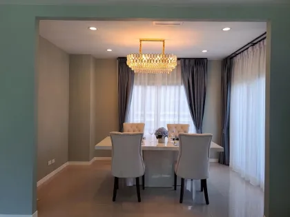 Luxuriöse freistehende 3-Zimmer-Villa mit Bergblick in Kathu