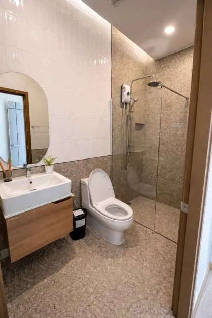 Nuevo adosado de 2 habitaciones y 2 baños en alquiler en Thalang