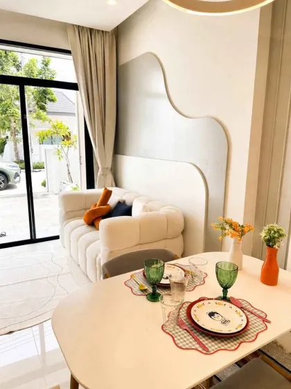 Nuevo adosado de 2 habitaciones y 2 baños en alquiler en Thalang