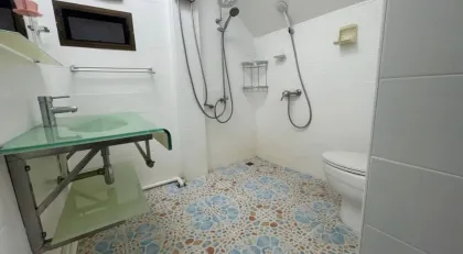 Neu renovierte 1-Zimmer-Wohnung + Büro zur Langzeitmiete in Patong