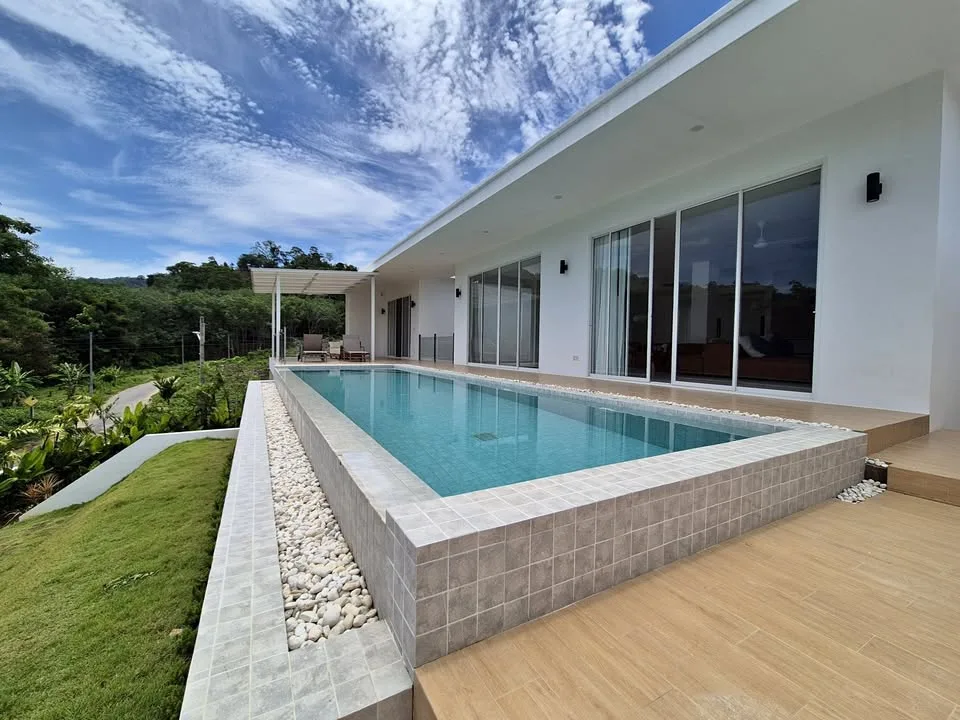 Zweistöckige Villa mit 6 Schlafzimmern und privatem Pool in Thalang