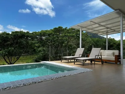 Zweistöckige Villa mit 6 Schlafzimmern und privatem Pool in Thalang