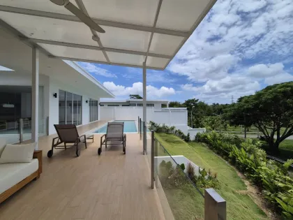 Zweistöckige Villa mit 6 Schlafzimmern und privatem Pool in Thalang