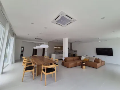 Zweistöckige Villa mit 6 Schlafzimmern und privatem Pool in Thalang