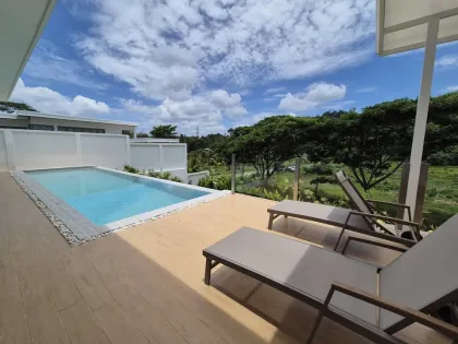 Zweistöckige Villa mit 6 Schlafzimmern und privatem Pool in Thalang
