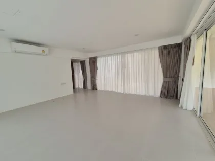 Zweistöckige Villa mit 6 Schlafzimmern und privatem Pool in Thalang