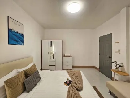 3 Schlafzimmer, 2 Badezimmer Villa zur Miete in Wongchalerm Garden Ville, Nai Yang
