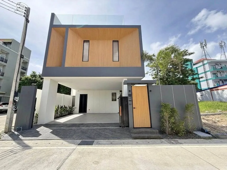 Villa de luxe neuve avec piscine, 3 chambres et terrasse sur le toit