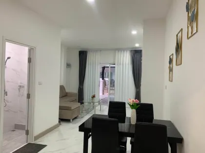 全新两层别墅出租，普吉镇中心区