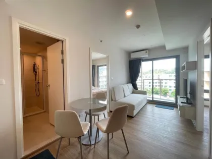 Moderno condominio de 2 habitaciones con vista a la piscina en Phyll Phuket