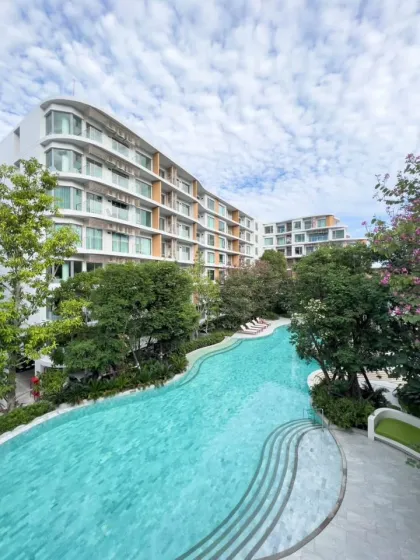 Moderno condominio de 2 habitaciones con vista a la piscina en Phyll Phuket