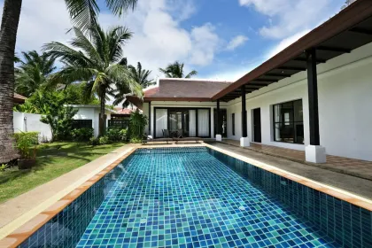 Villa Privada con 2 Dormitorios y Piscina con Amplio Jardín en Cherngtalay