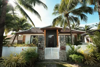 Villa Privada con 2 Dormitorios y Piscina con Amplio Jardín en Cherngtalay