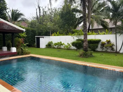 Villa Privada con 2 Dormitorios y Piscina con Amplio Jardín en Cherngtalay