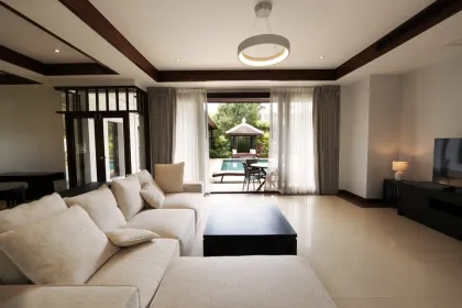 Villa Privada con 2 Dormitorios y Piscina con Amplio Jardín en Cherngtalay