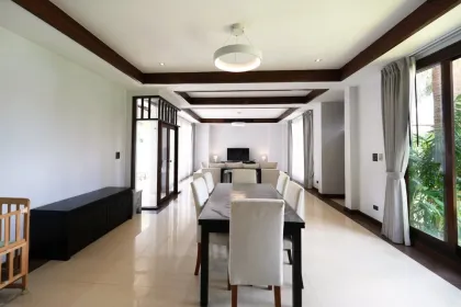 Villa Privada con 2 Dormitorios y Piscina con Amplio Jardín en Cherngtalay