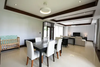 Villa Privada con 2 Dormitorios y Piscina con Amplio Jardín en Cherngtalay