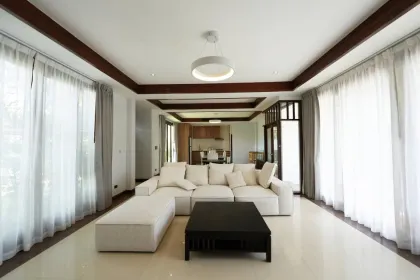 Villa Privada con 2 Dormitorios y Piscina con Amplio Jardín en Cherngtalay