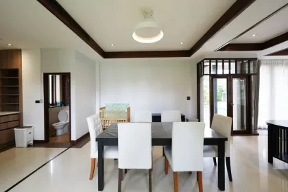 Villa Privada con 2 Dormitorios y Piscina con Amplio Jardín en Cherngtalay