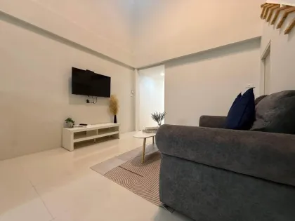 Casa adosada de 2 dormitorios y 2 baños que admite mascotas en Chalong