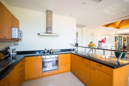 Luxuriöse 3-Schlafzimmer-Villa mit Meerblick zur Miete in Ao Yon