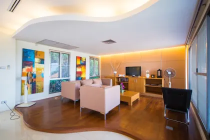 Luxuriöse 3-Schlafzimmer-Villa mit Meerblick zur Miete in Ao Yon