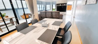 Pet-Friendly 2-Bedroom Apartment with Private Jacuzzi in Chalong