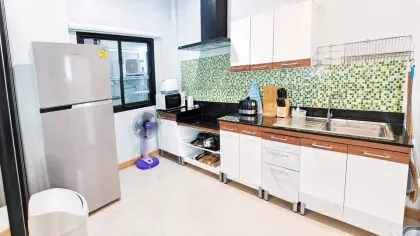 Pet-Friendly 2-Bedroom Apartment with Private Jacuzzi in Chalong